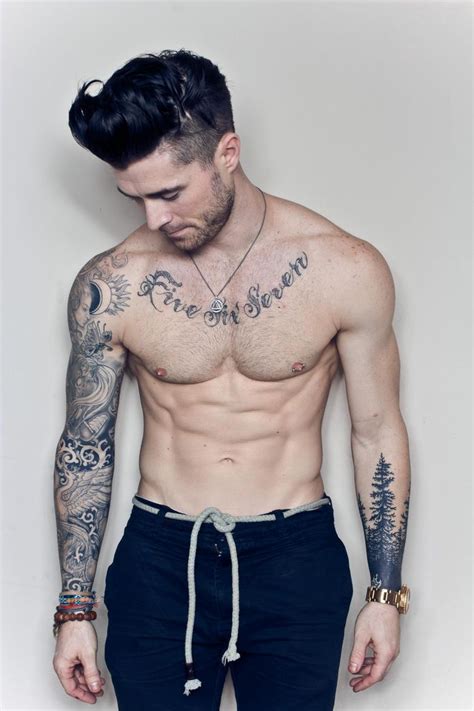 tatuajes de pecho hombre|Tatuaje en el pecho para hombre: claves e ideas